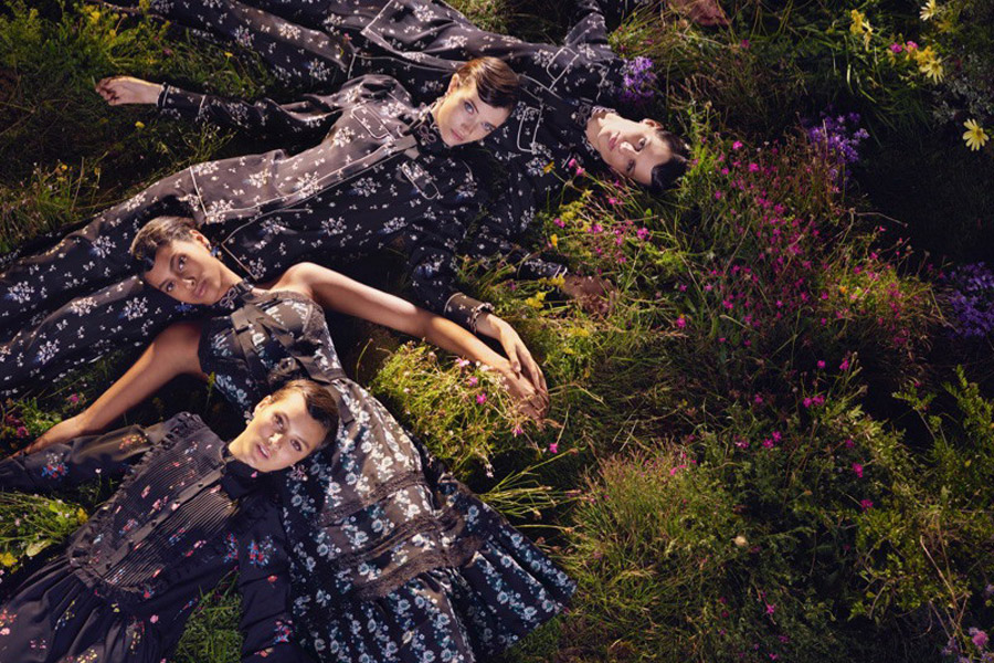 盤點(diǎn)2017年的時(shí)尚瞬間（組圖）