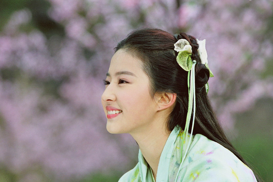 和春天合影：明星告訴你怎樣才是正確的打開(kāi)方式（組圖）