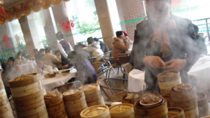 英國農(nóng)歷新年年味濃 學(xué)漢語女生談感受