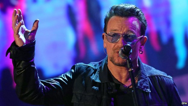 U2樂隊(duì)主唱博諾向iTunes用戶道歉