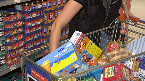 Are British consumers getting a bargain? 在英國超市購物真能撿到便宜嗎？