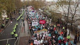 英國(guó)學(xué)生抗議示威 中國(guó)留學(xué)生怎么看？