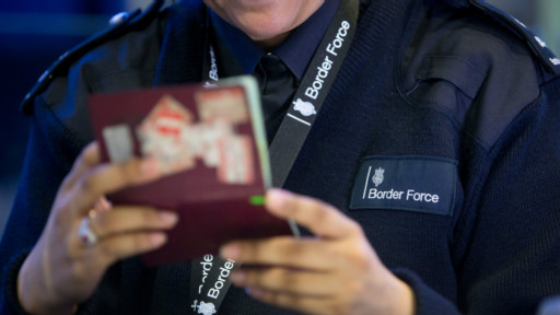 留英解析：英國大選后移民政策或?qū)⒋笞? style=