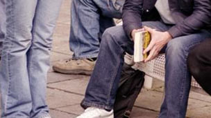 Why does everyone wear jeans? 風(fēng)靡全球的牛仔褲