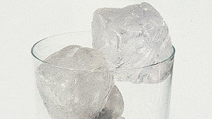 Does ice make a cause hot? 冰能讓慈善活動(dòng)火起來嗎？