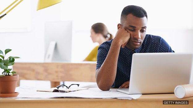 The dangers of cyberloafing “上網(wǎng)閑逛”帶來的隱患