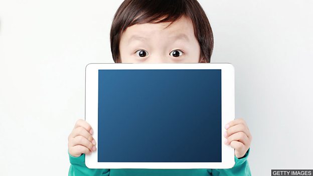 Is too much screen time affecting children's eyesight? 長(zhǎng)時(shí)間看屏幕會(huì)影響孩子的視力？