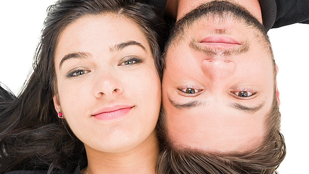 Go head-to-head 針鋒相對(duì)地競爭