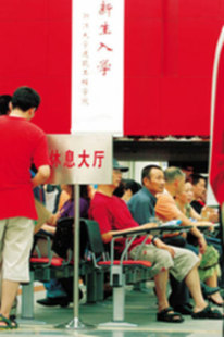 父母們，請放手讓新生闖天下