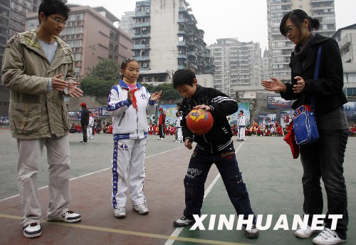 手拉手，我們做朋友