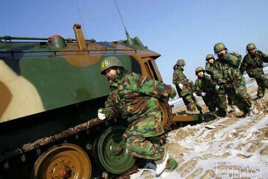 實拍韓國少男少女軍訓(xùn)