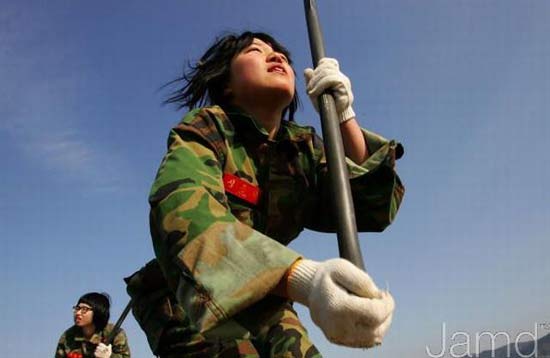 實拍韓國少男少女軍訓(xùn)