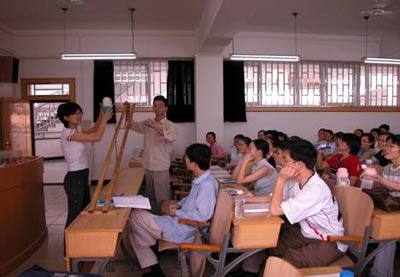 名校研究生棄學(xué)“洗具”or“杯具”？