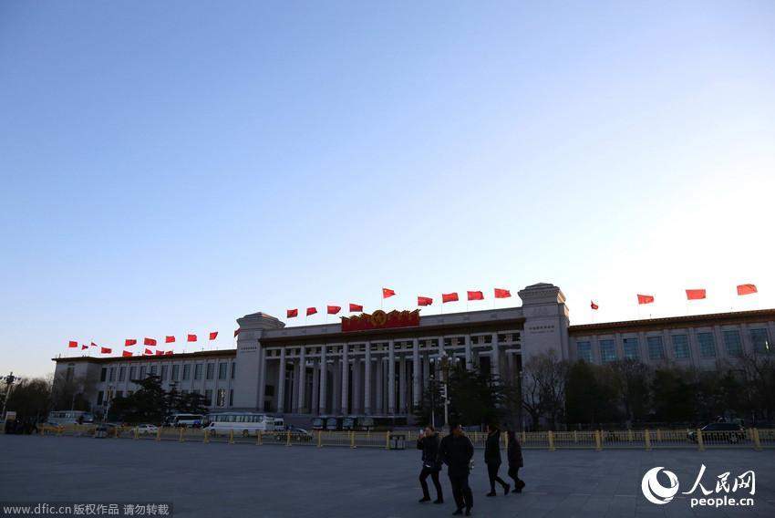 2015年兩會：大風(fēng)吹走霧霾 京城現(xiàn)“兩會藍”