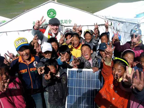 每天只用一分鐘，讓你身臨其境“學(xué)”兩會 | 艾瑞克跑兩會