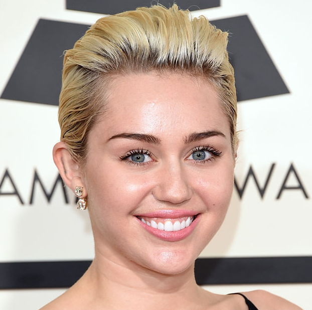 畫(huà)上胡子毫無(wú)違和感的美艷女星