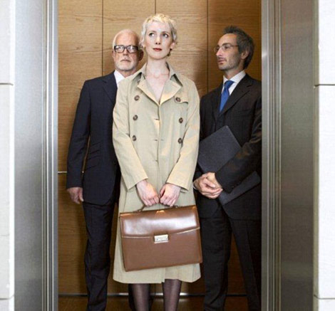 電梯里站的位置反映你的社會地位？