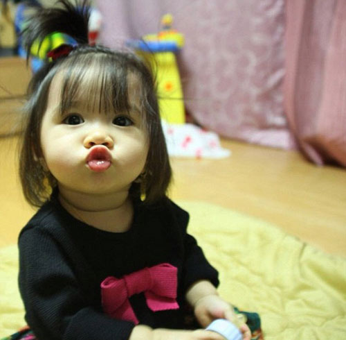 韓國(guó)小蘿莉靠曬萌照過上土豪生活（組圖）