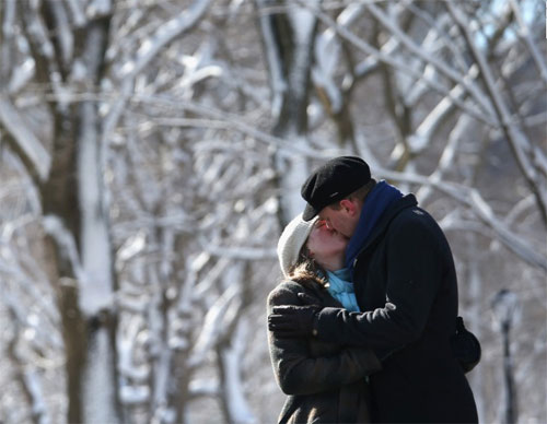 暴雪來(lái)襲，紐約人尋“暴雪伴侶”