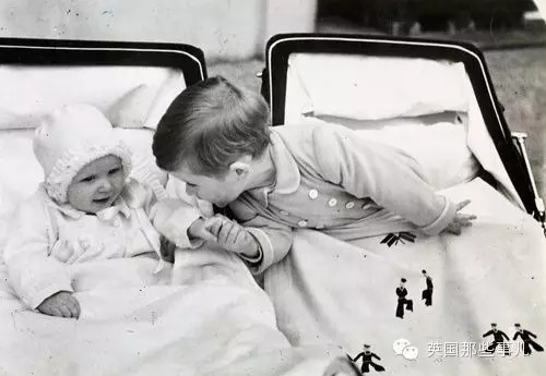 英國(guó)小王子和小公主首張官方合影發(fā)布（組圖）
