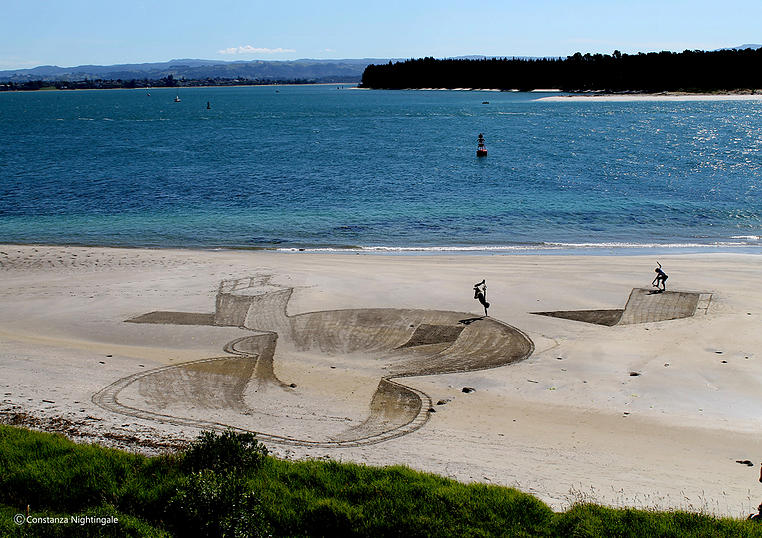 沙灘上的3D藝術沙畫