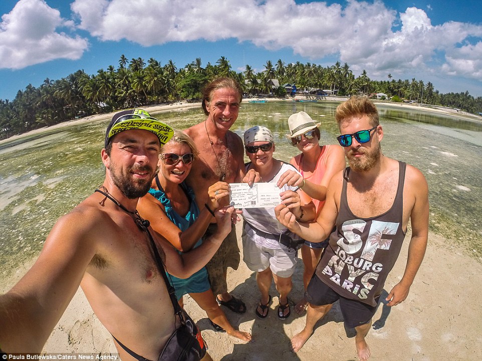 飛往天國的明信片：波蘭女孩替父完成環(huán)游世界遺愿