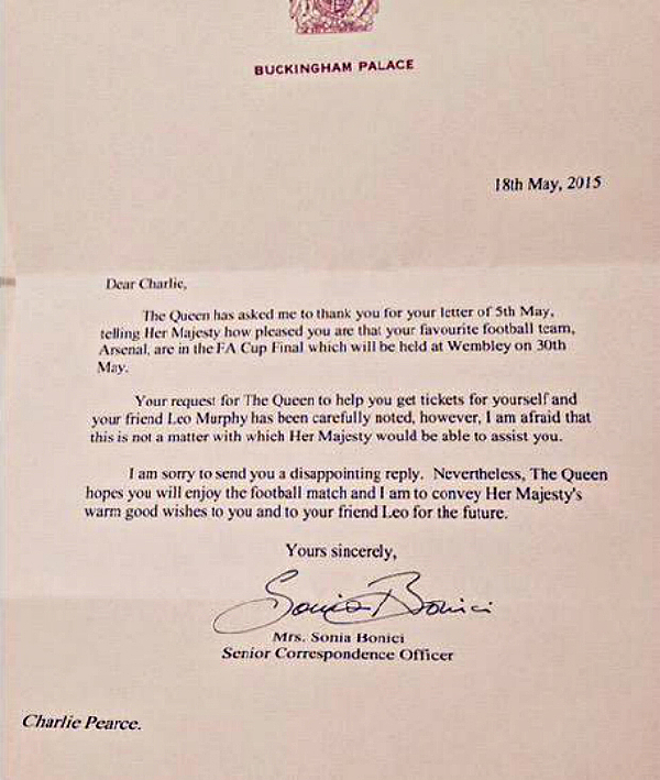 英女王聘請(qǐng)回信助理 年薪2.1萬(wàn)英鎊