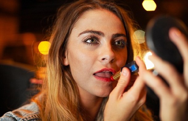 男性不愛(ài)化濃妝或整容的女性