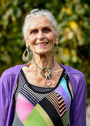 87歲超模：模特姑娘們，別擺臭臉了！