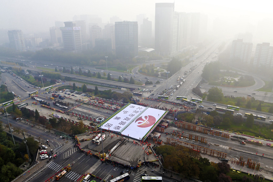 中國日?qǐng)?bào)11月影像回眸：你不能對(duì)周圍世界熟視無睹