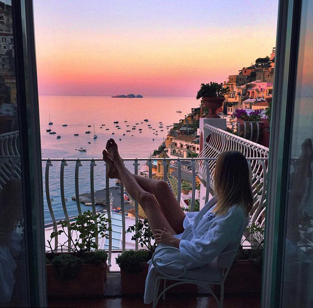 唯美“窗臺寫真”風(fēng)靡社交網(wǎng)絡(luò)（組圖）