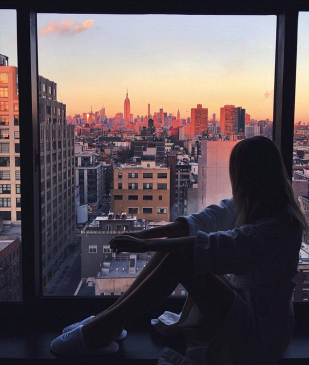 唯美“窗臺寫真”風(fēng)靡社交網(wǎng)絡(luò)（組圖）