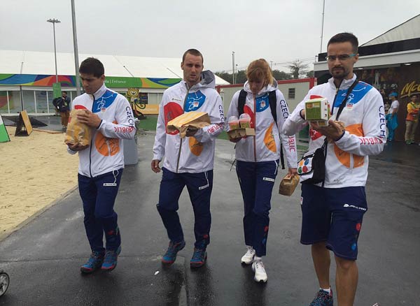 被運動員吃哭了！奧運村免費麥當勞宣布限量供應