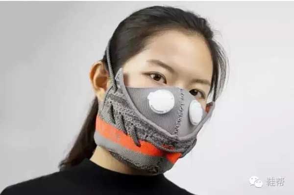 上萬(wàn)美元的Yeezy運(yùn)動(dòng)鞋變身防霾口罩？