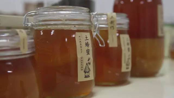 你的烤馕、野蜂蜜和土雞蛋到了?？瓷衬〈迦绾瓮孓D電商丨解碼中國