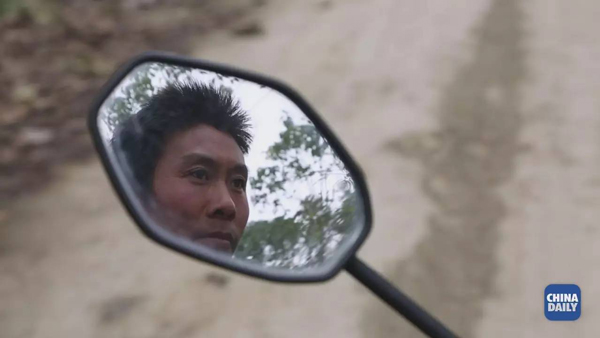 這個先天脊柱彎曲的貴州鐵漢，卻背負著全村人的脫貧夢 | 解碼中國