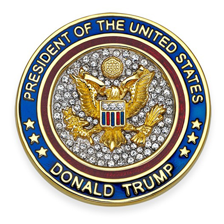 川普周邊產(chǎn)品熱銷：放屁坐墊、餅干模具、川普味香薰