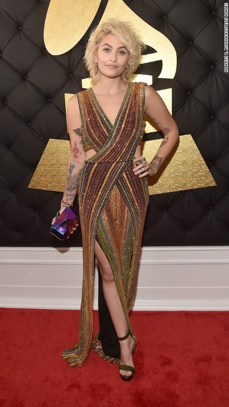 第59屆格萊美頒獎(jiǎng)禮：歌壇大腕盛裝現(xiàn)身（組圖）