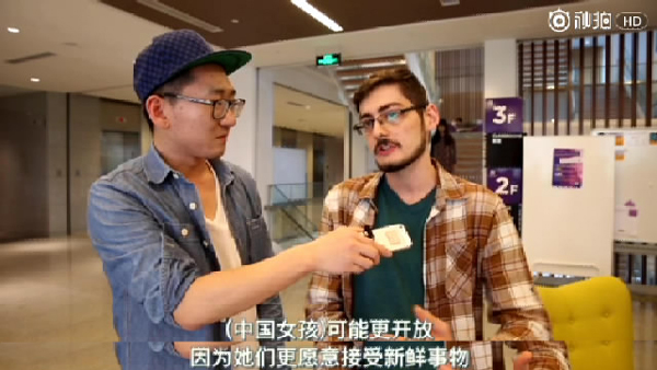 外國(guó)人街訪：和中國(guó)人談戀愛(ài)時(shí)，老外最“嫌棄”哪點(diǎn)