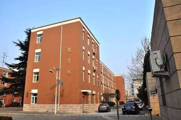 “小心地滑倒”？雷人翻譯終于有人管了，國家給出公共場所英譯標準答案！