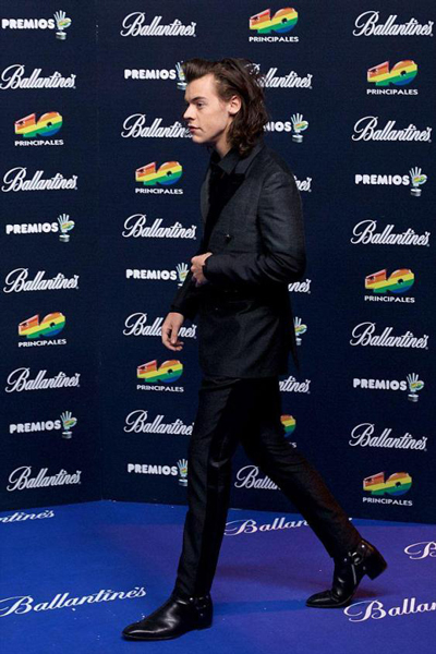 和增高鞋墊說拜拜，高跟鞋回歸男士時(shí)尚