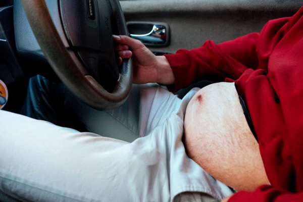 瘦子專屬“肚腩腰包” 網(wǎng)友：我要這肚子何用？