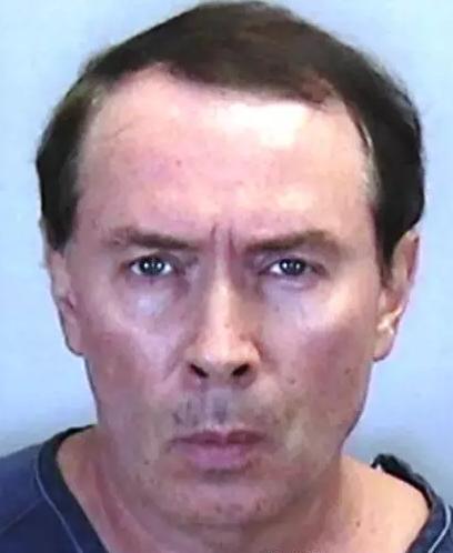 愛彼迎又曝偷拍丑聞，攝像頭正對床位！住民宿如何防偷窺
