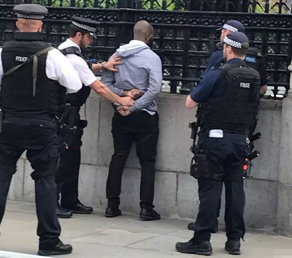 英國(guó)警察宣布以后不再管偷竊搶劫！群眾反應(yīng)炸了！