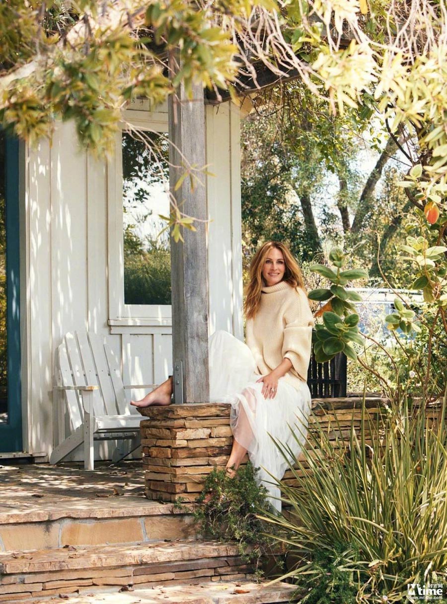 誰(shuí)會(huì)信這是快50歲的朱莉婭·羅伯茨？ 奧斯卡影后登《時(shí)尚芭莎》（組圖）