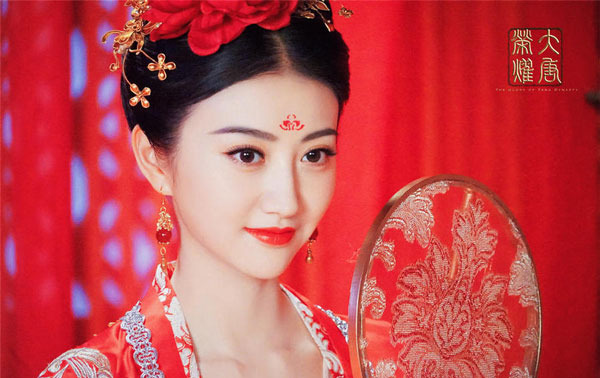 雙語(yǔ)盤點(diǎn)：2017大女主劇扎堆混戰(zhàn)，誰(shuí)才是最終贏家？