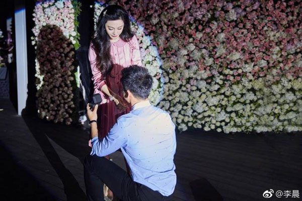 雙語盤點(diǎn)：2017年發(fā)糖的名人CP，你覺得哪一對最甜？