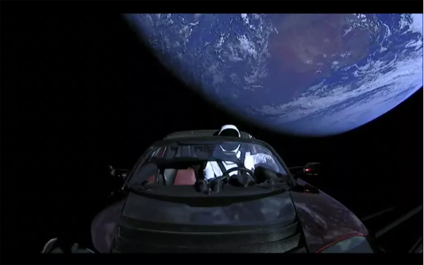 SpaceX獵鷹重型火箭首飛成功！馬斯克的特斯拉跑車上太空了