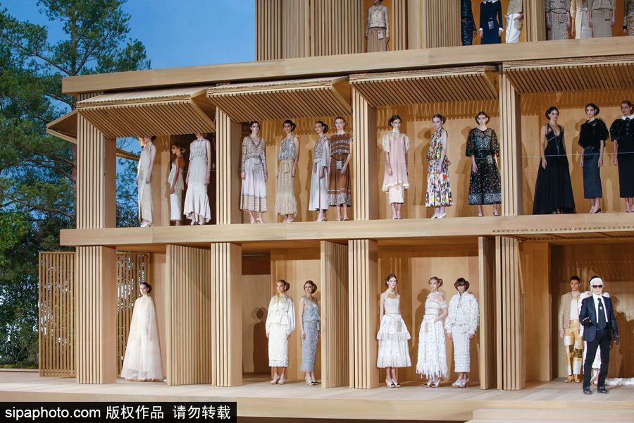 炫酷！比衣服更夢幻的是香奈兒的秀場布景（組圖）