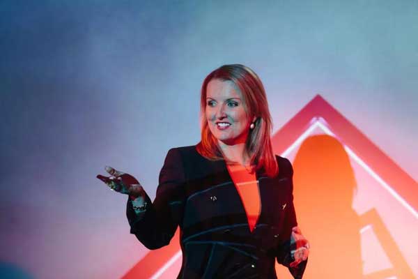 考驗情商的時刻：怎么跟老板談?wù)埣俸娃o職？專家給你支了幾招……